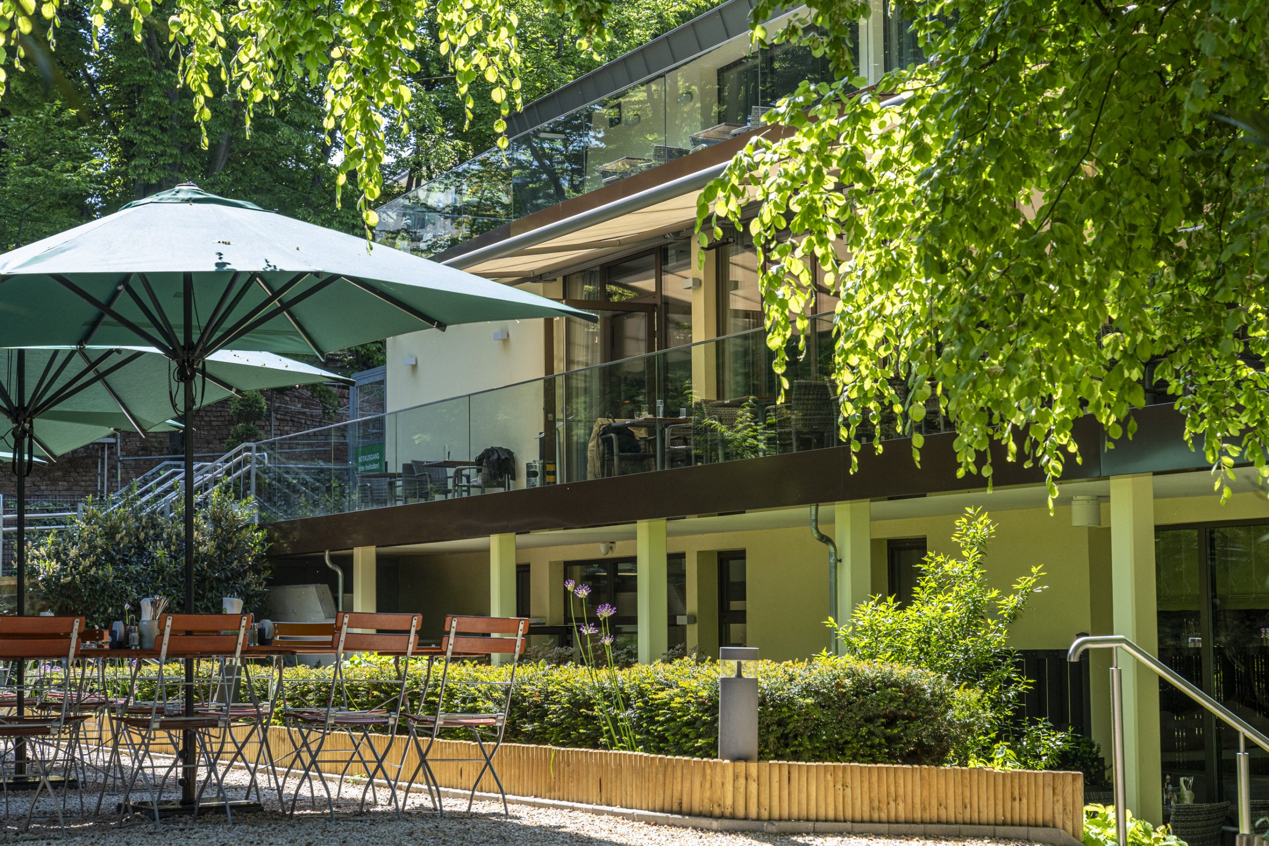 Stöckl im Park – Bild 2